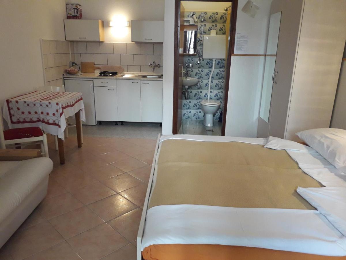 Apartmani Ana Novi V. - Studio Novi Vinodolski Eksteriør billede